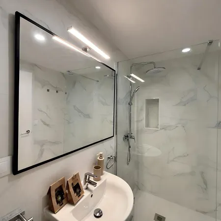 Sira House - Center - Balcony