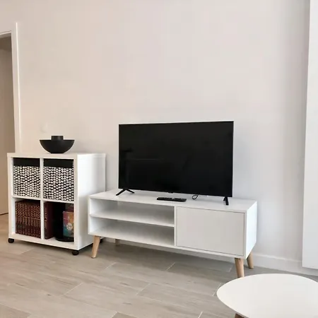 Sira House - Center - Balcony *