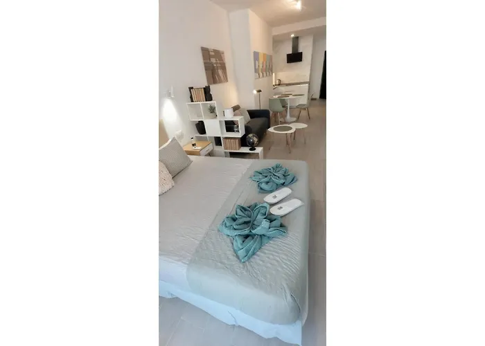 Sira House - Center - Balcony *