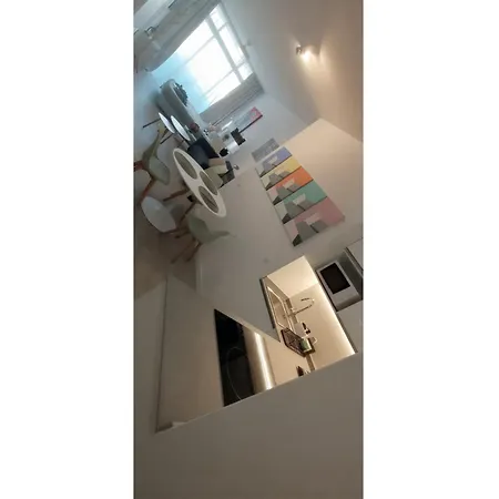 Sira House - Center - Balcony *